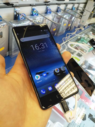 Nokia plussiks on puhas muutmata kujul Android. Pilt tehtud Nokia 8 telefoniga.
