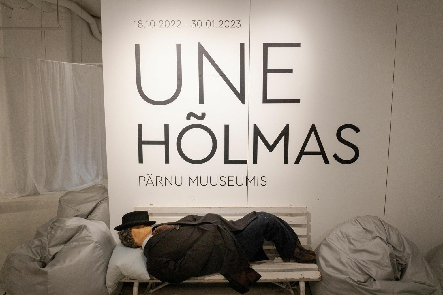 Näitus "Une hõlmas" Pärnu muuseumis.