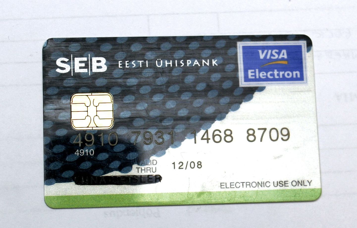 SEB väljastab edaspidi kiipkaardiga varustatud pangakaarte, vaid magnetribaga kaardid kaovad kasutuselt.
