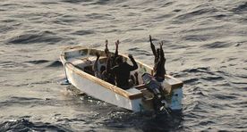 Африканские пираты захватили в заложники трех россиян