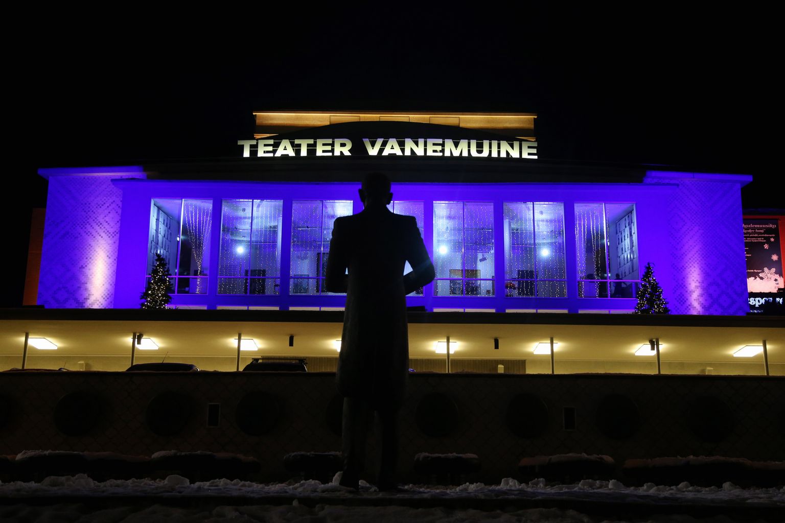 Soome lipuvärvides Vanemuise teater.