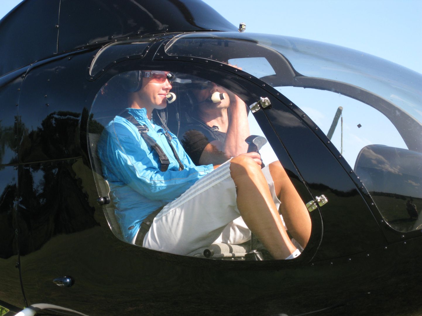 Andres ja Oleg Sõnajalg - esimesed Eesti helikopterilubadega erapiloodid