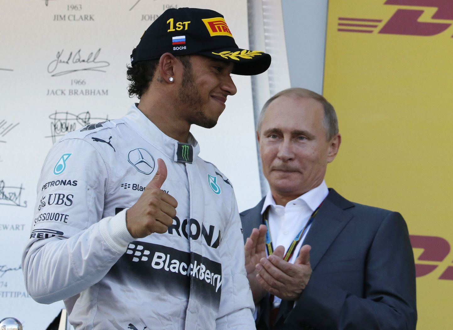 Lewis Hamilton sai Sotši etapi esikohakarika Venemaa presidendilt Vladimir Putinilt.