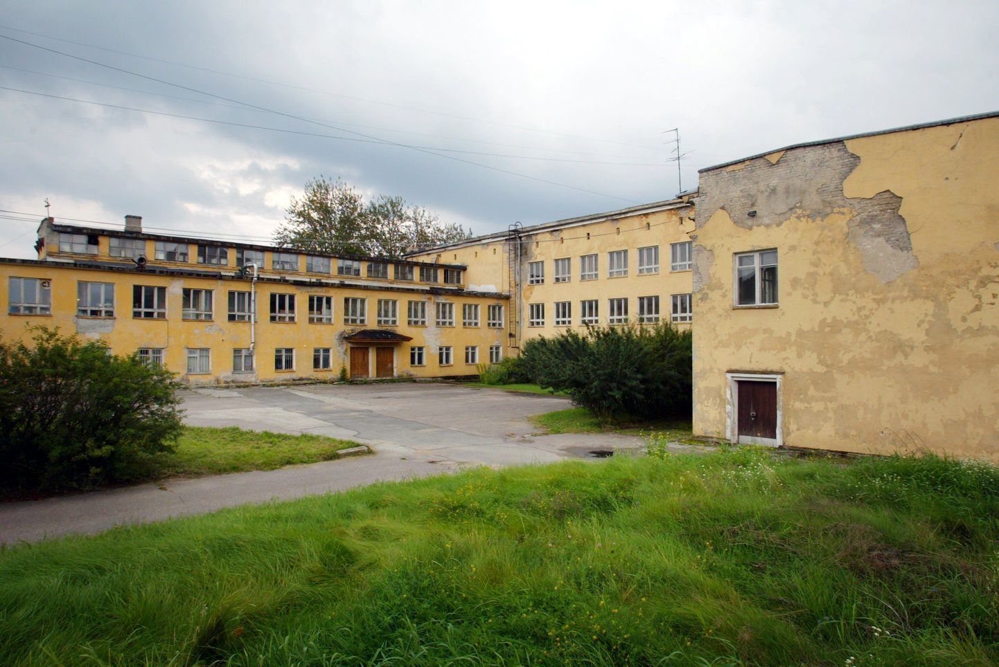 Tallinna Muusikakeskkooli hoonete kallal on aeg halastamatult tööd teinud.