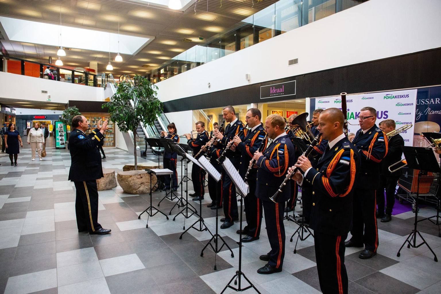 Kaitseväe orkester.