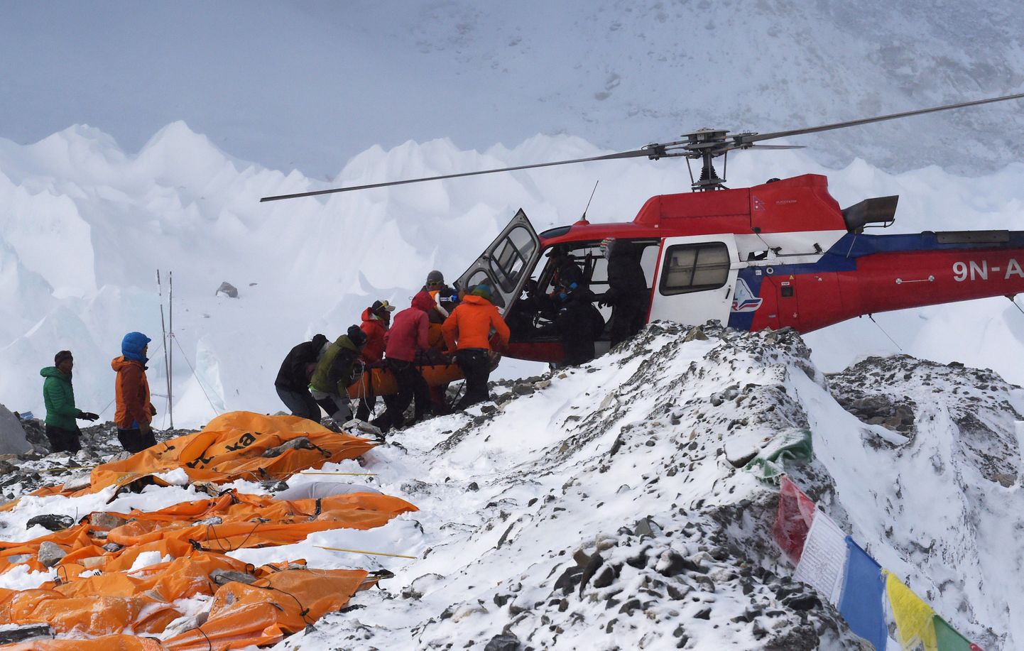 Землетрясение в Непале уменьшило высоту Эвереста.