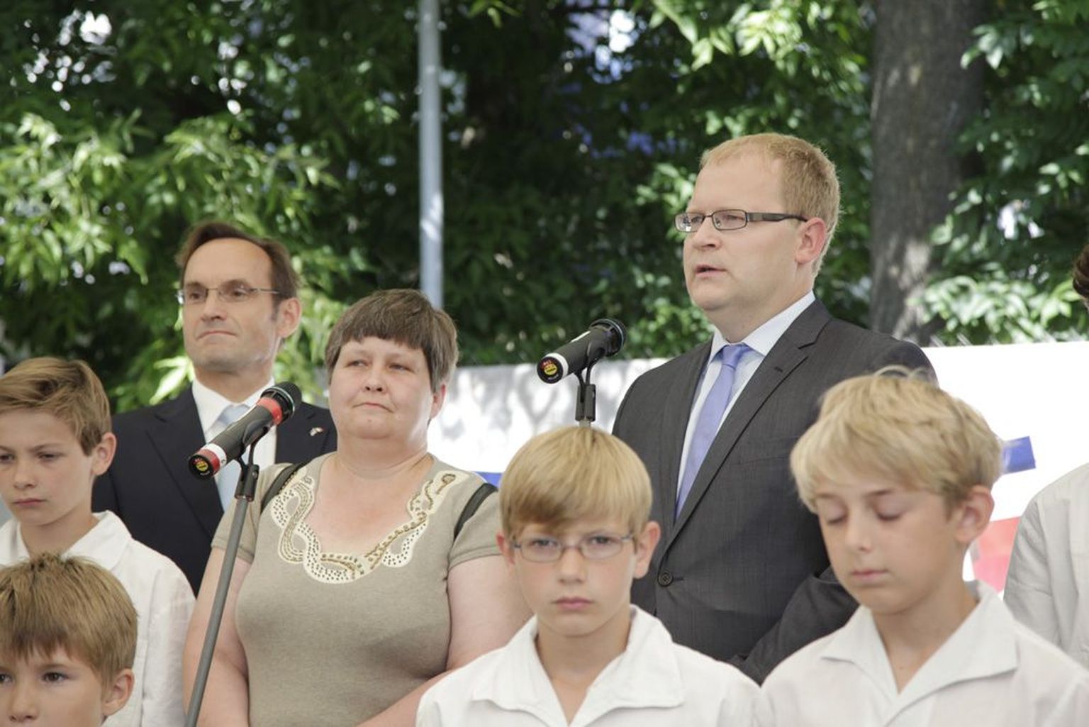 Hoolimata hirmpikast ja kiirest päevast leidis Urmas Paet aega tänada prantslasi abi eest eestlaste päästmisel.