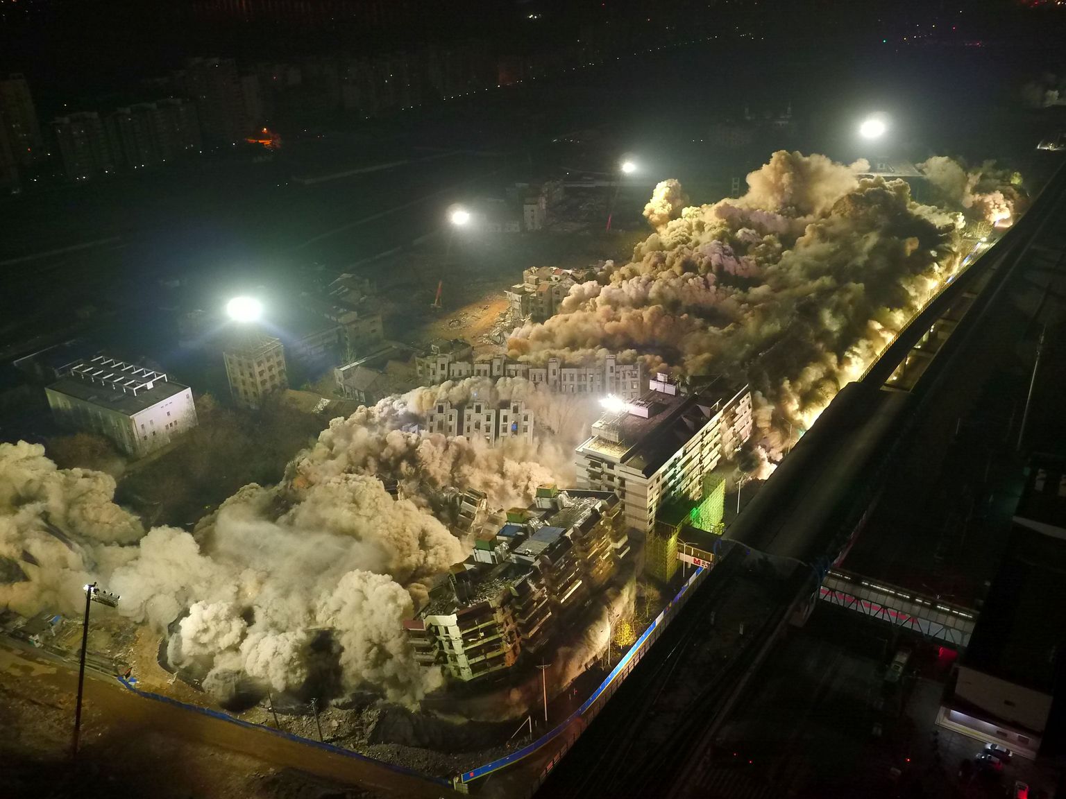 Hiinas Hubei provintsis Wuhanis lasti 19 maja kümne sekundiga õhku