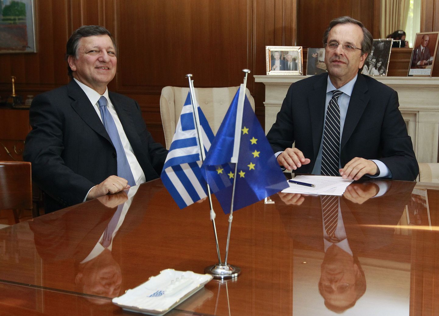 Kreeka peaminister Antonis Samaras (paremal) ja Euroopa Komisjoni president Jose Manuel Barroso.