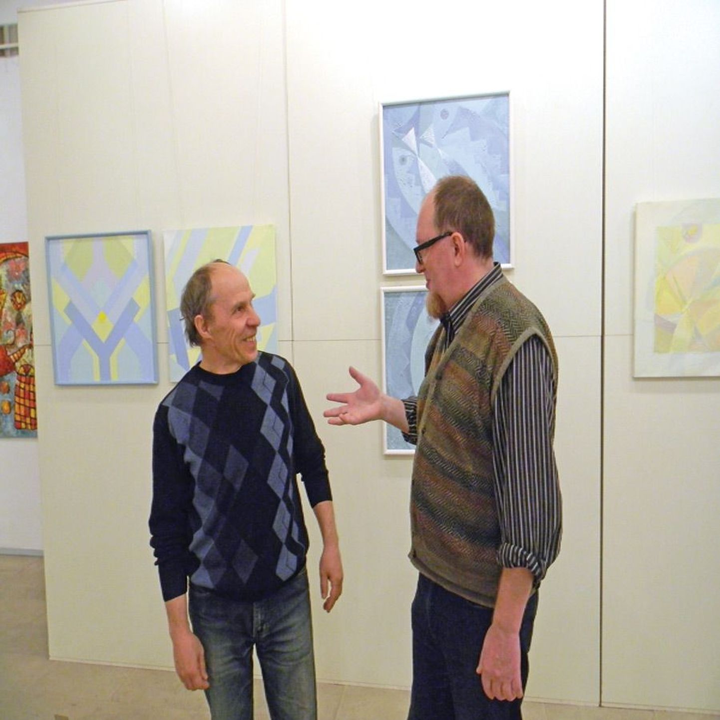 Такие разные единомышленники: Анатолий Романов и Кузя Зверев открыли в Нарвской художественной галерее совместную выставку.