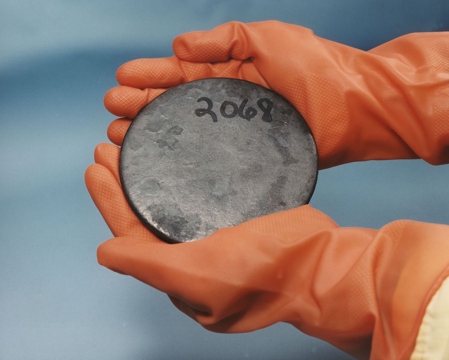 Kõrgrikastatud uraan-235.