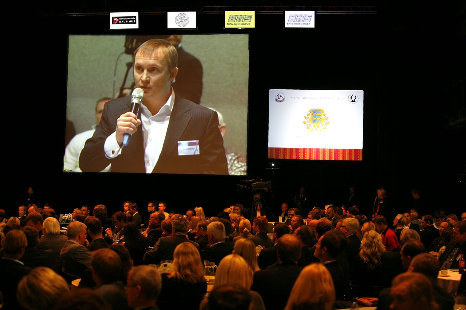 Presidendi kärajad Pärnu kontserdimajas.