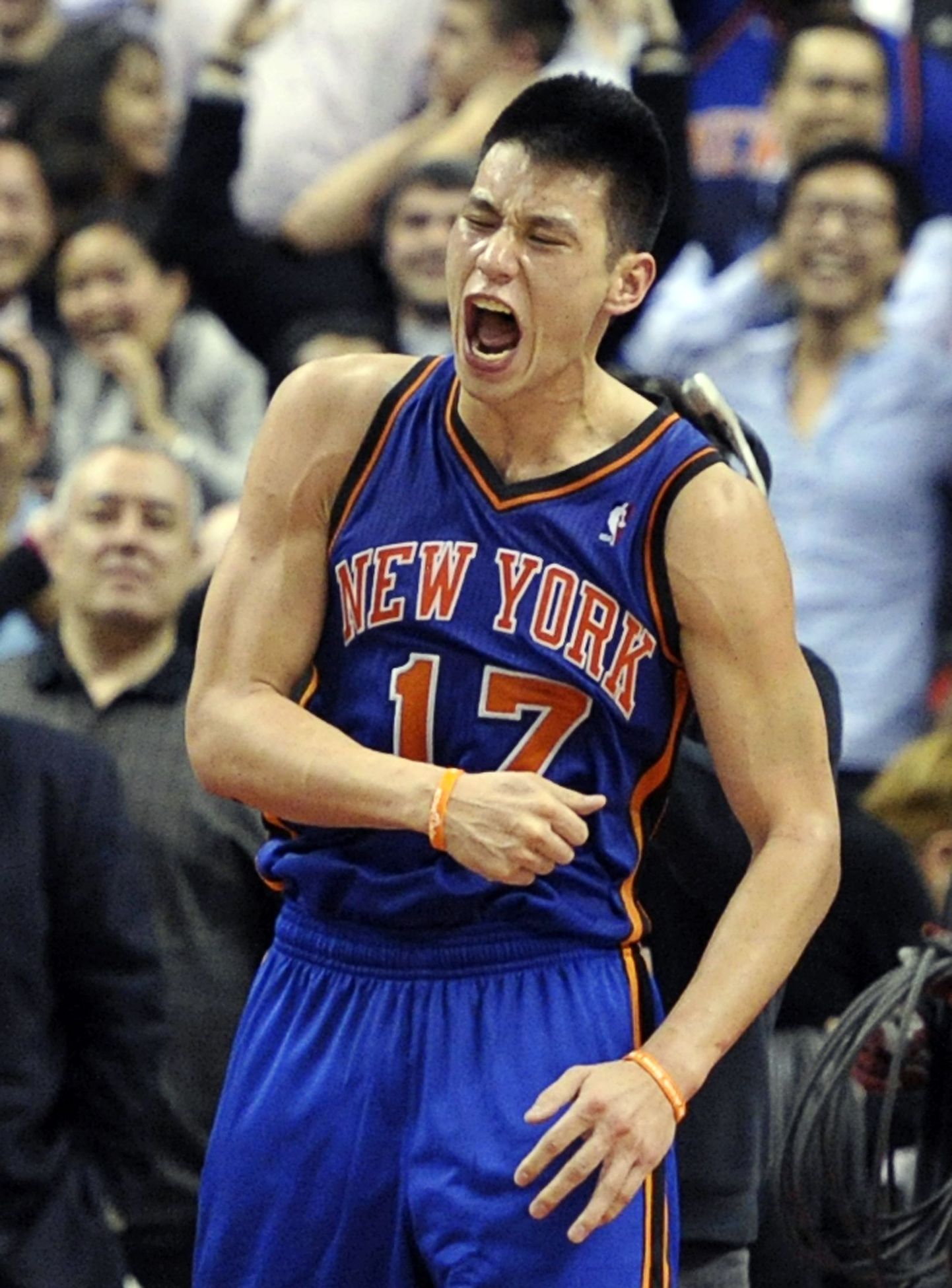 New York Knicksi tagamees Jeremy Lin on just tabanud võidukorvi Toronto Raptorsi vastu.