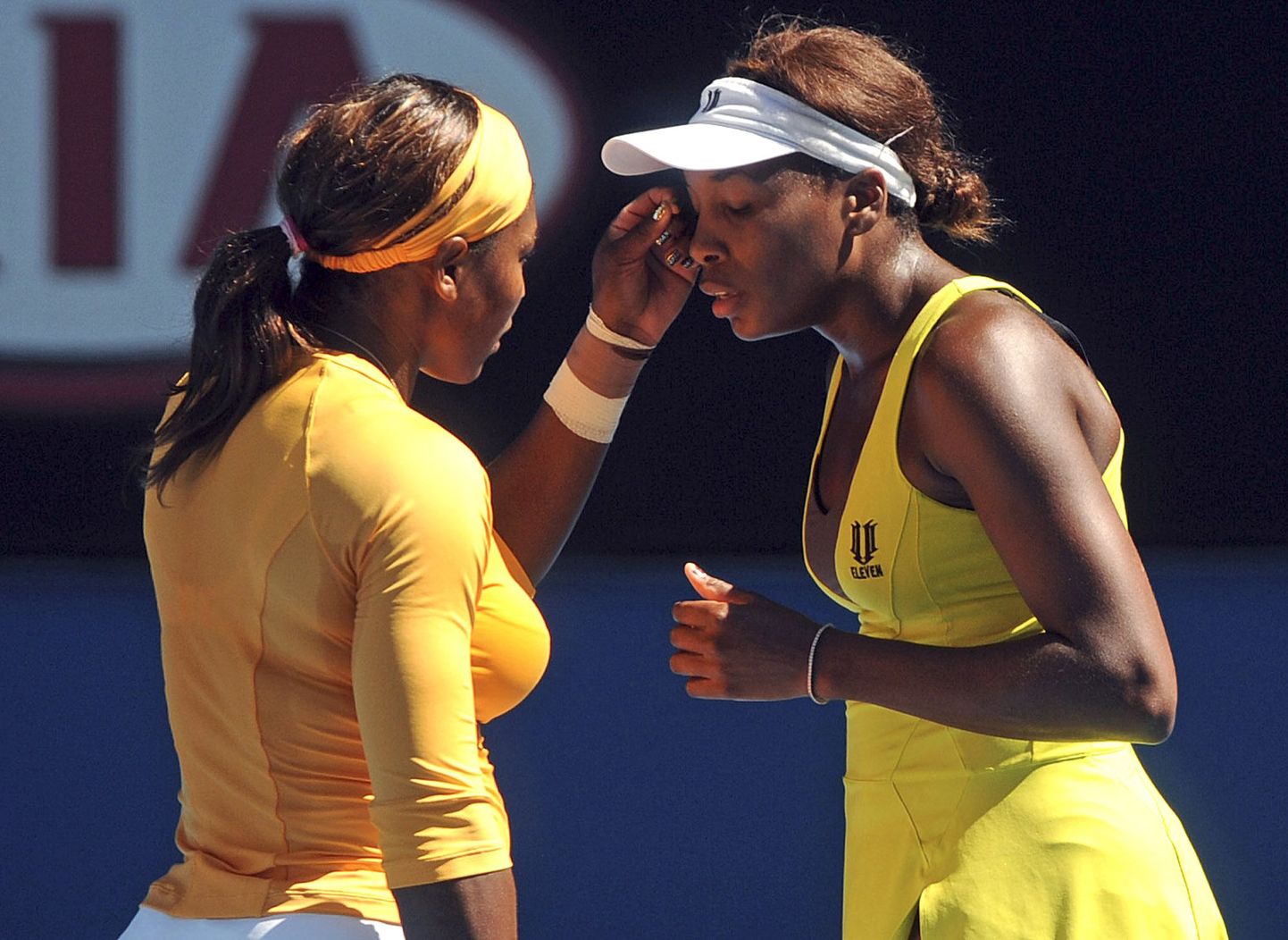 Serena (vasakul) ja Venus Williams.