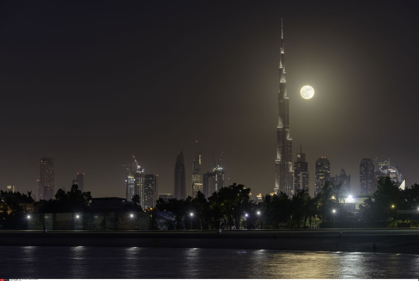 Dubai, Araabia Ühendemiraatide kõige suurema elanikkonnaga linn.