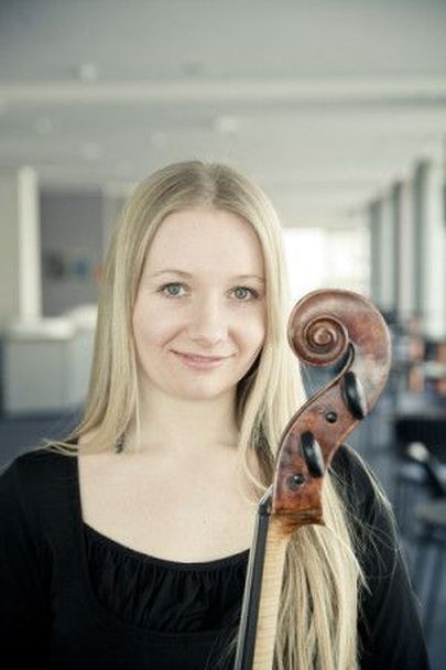 Üks tegusad tšelliste Olga Raudonen - Vanemuise teatri orkestrant, Tartu Ülikooli Sümfooniaorkestri tšellorühma kontsertmeister ning soolotšellist.