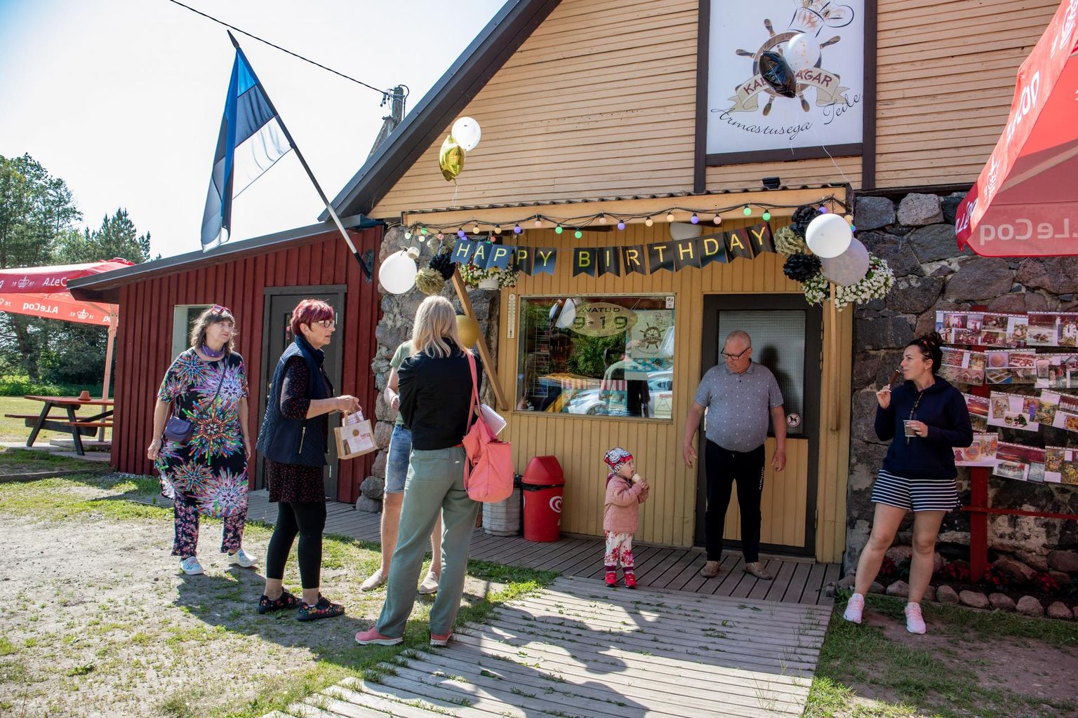 Vahenõmme teised pereliikmed pagaripoes põhikohaga tööl ei ole, aga kaasa aitavad sellegipoolest kõik.