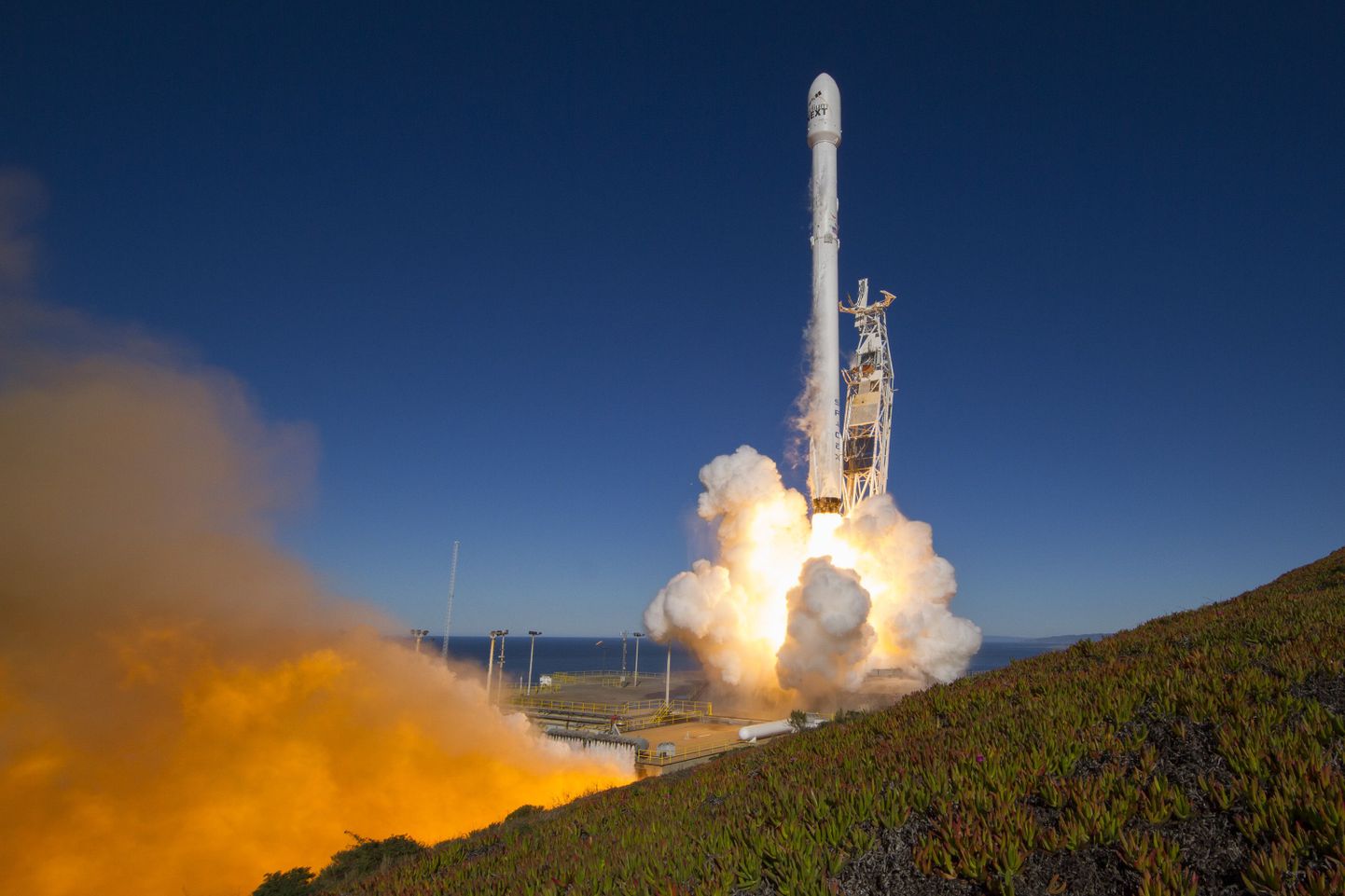 Falcon 9 kanderaketi õhkutõus 14. jaanuaril Vanderbergi sõjaväelennuväljalt.
