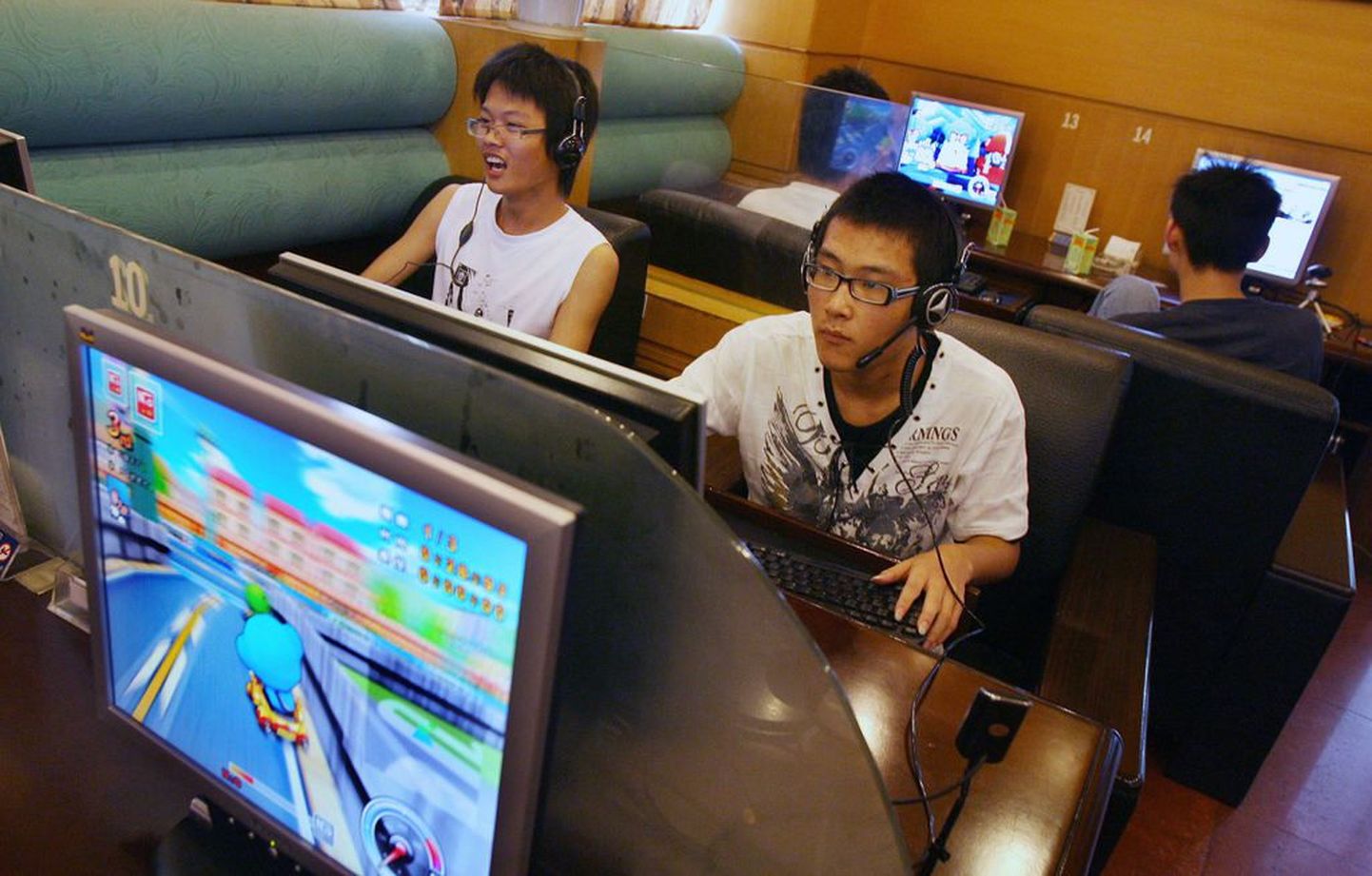 Hiina noored arvutimänge mängimas