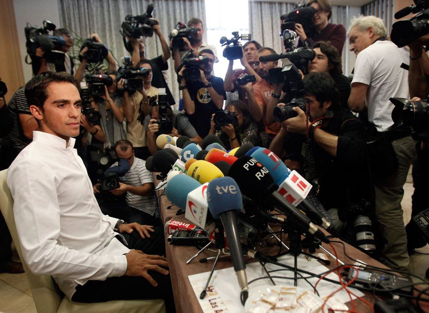 Eile kodulinnas Pintos pressikonverentsi andnud Alberto Contadori selgitusi oli kajastama tulnud terve meediavägi.