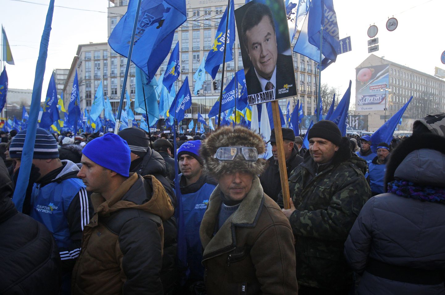 Regioonide Partei toetajad täna Kiievi kesklinnas.
