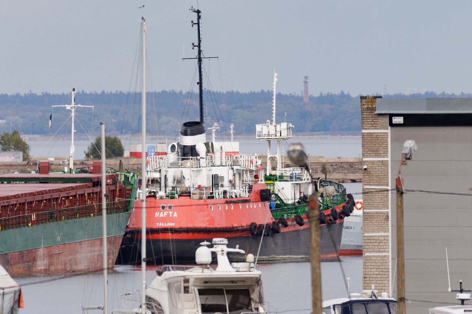 Tanker Paljassaare sadamas. Pilt on illustratiivne.