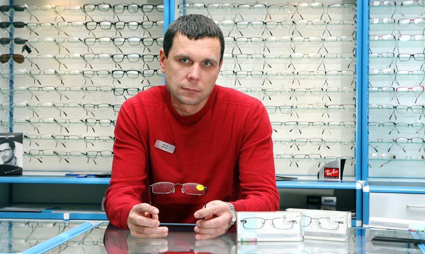 Viljandi Pro Optika juhataja Rein Eigeri sõnul ostetakse prillipoodidest valmisprille üha vähem.