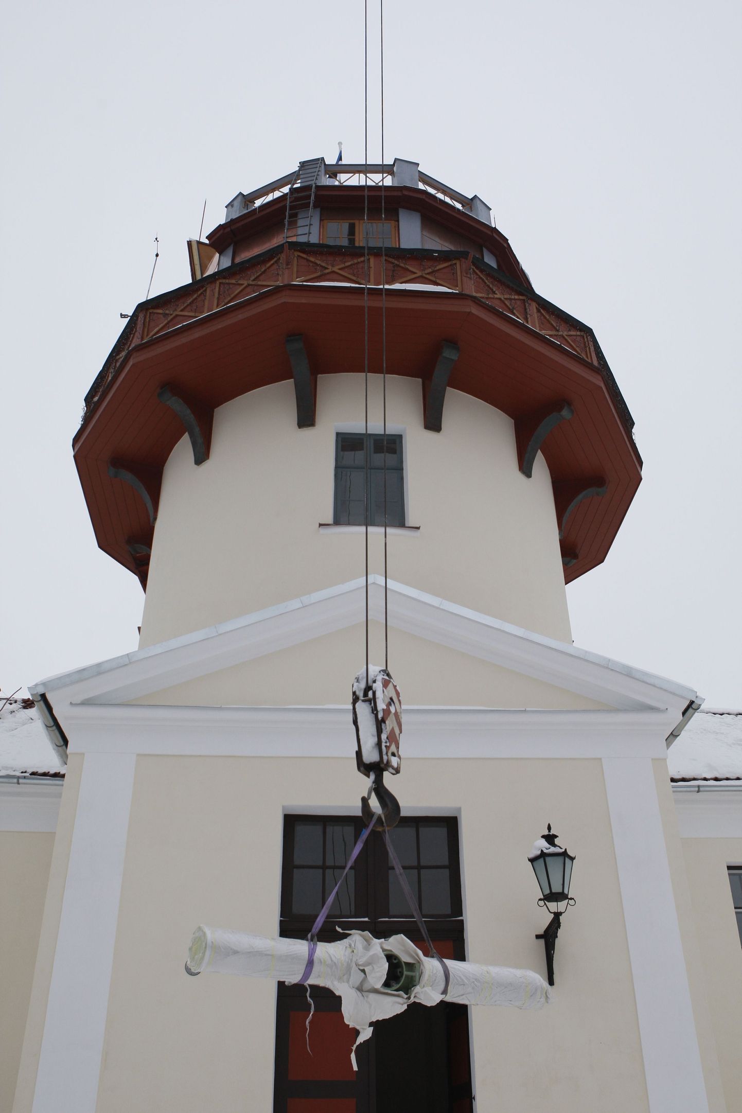Uue kuue saanud Tartu Tähetorn. 16. detsembril jõudis torni restaureeritud ajalooline teleskoop.