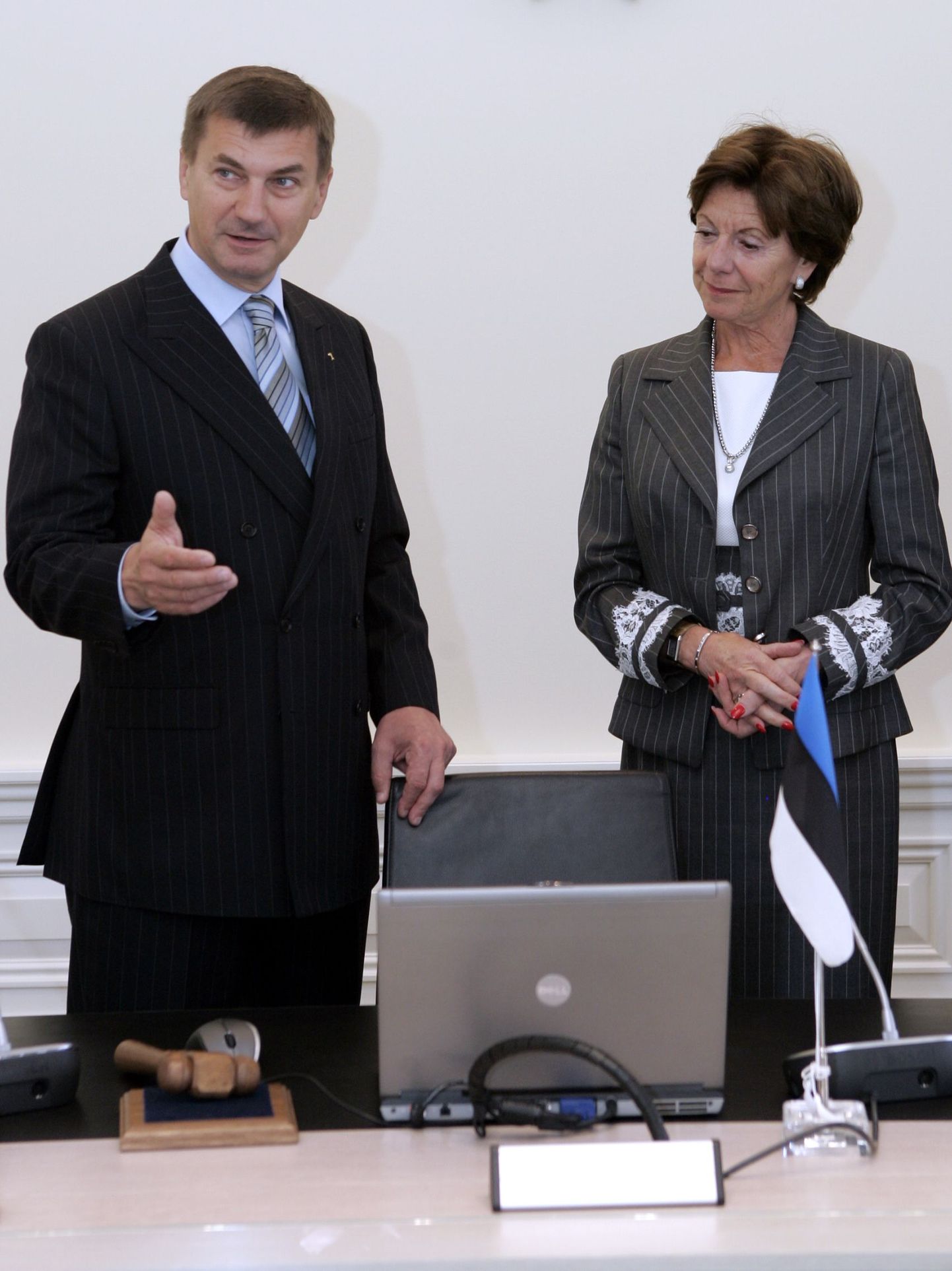 Praegu Uberi palgale saanud varasem Euroopa Komisjoni asepresident Neelie Kroes 2007. aastal Eesti e-valitsusega tutvumas.