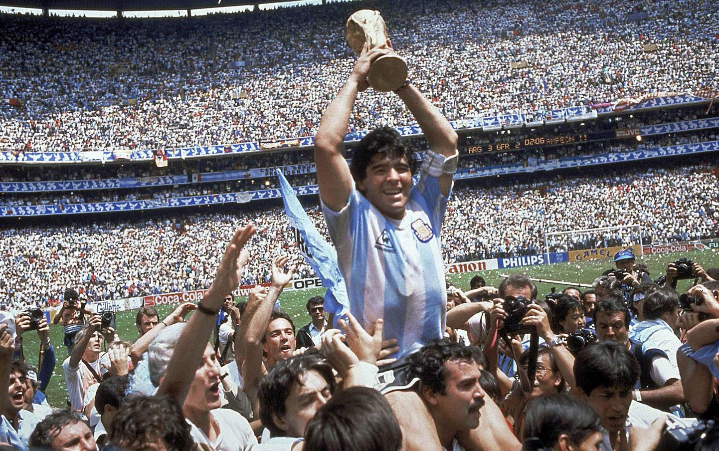 1986. aastal Mehhikos toimunud MM lõppes Argentina võiduga, kui finaalis alistati Lääne-Saksamaa. Võitjate sangariks kerkis läbi aegade üks paremaid mängumehei Diego Maradona.