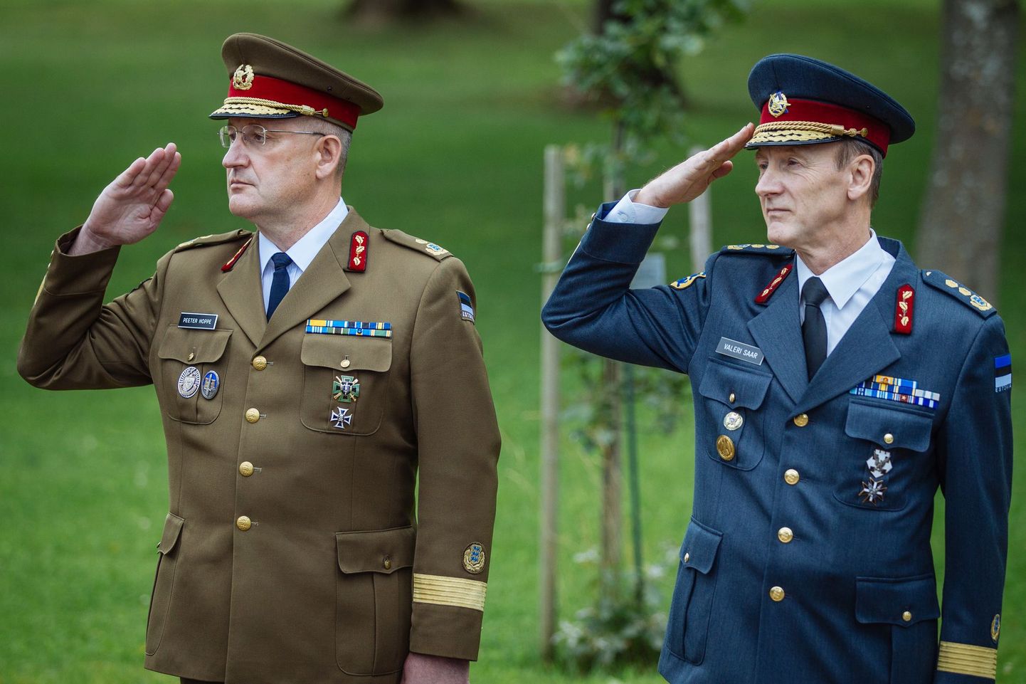 Kindralmajor Valeri Saar (paremal) ja brigaadikindral Peeter Hoppe.