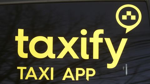   Uber  Taxify     