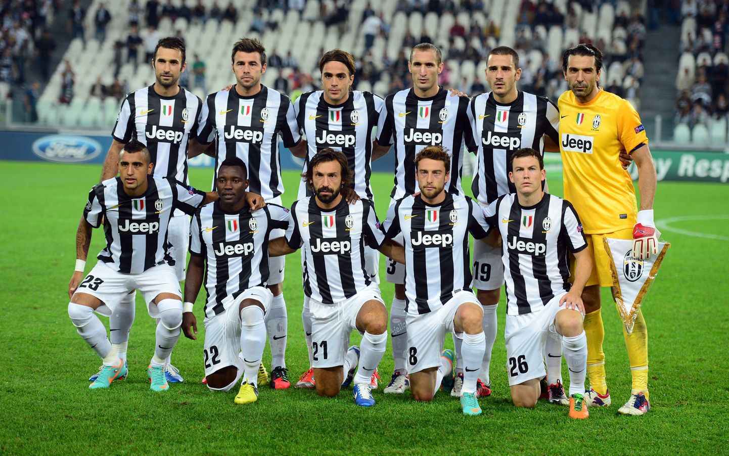Torino Juventuse meeskond. Andrea Pirlo (all keskel), Gianluigi Buffon (üleval paremal)