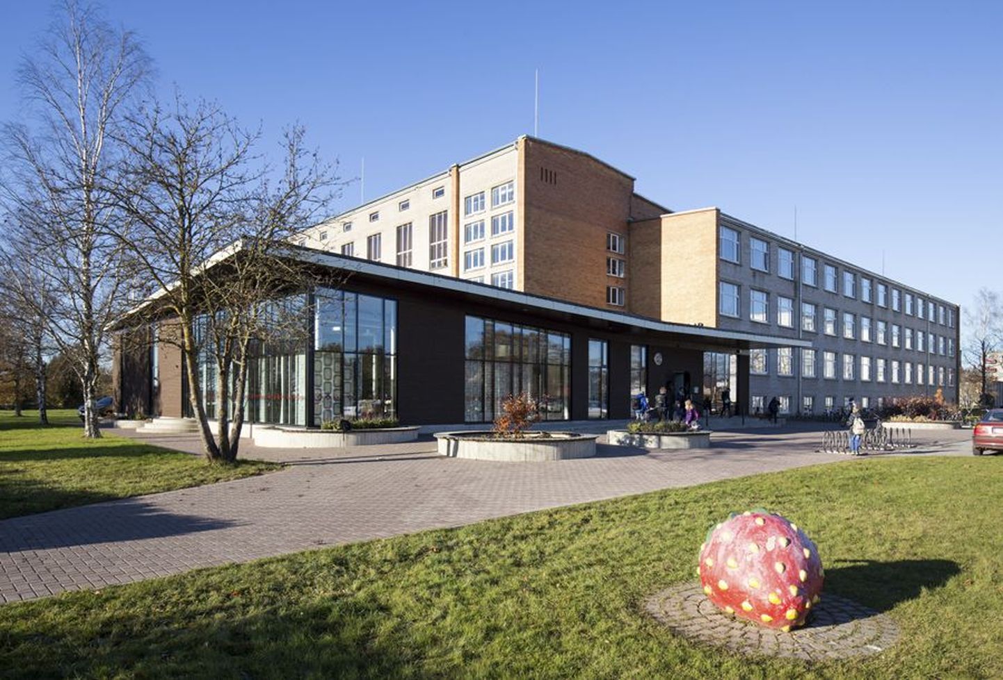Viljandi Paalalinna kool saab pärast põhjalikku ümberehitust uue raamatukogu, mänguväljaku ja lifti.