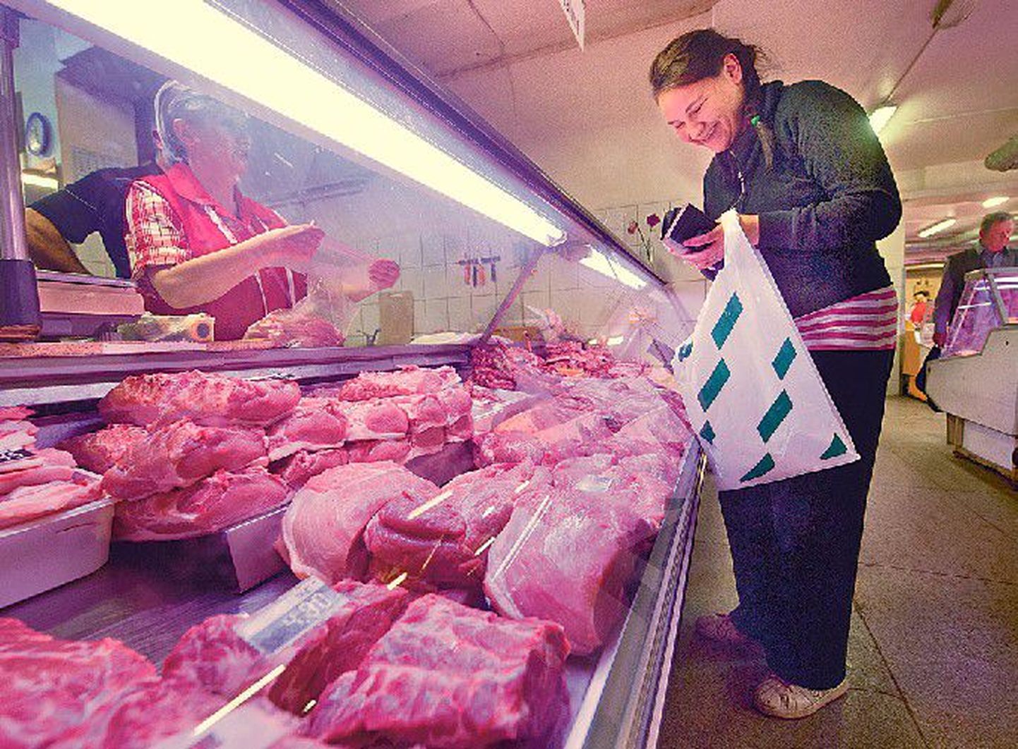 Ostjad hakkavad hinna kerkides poes või turul üha enam vaatama, kas rahakoti sisust ikka piisab parima lihatüki soetamiseks.