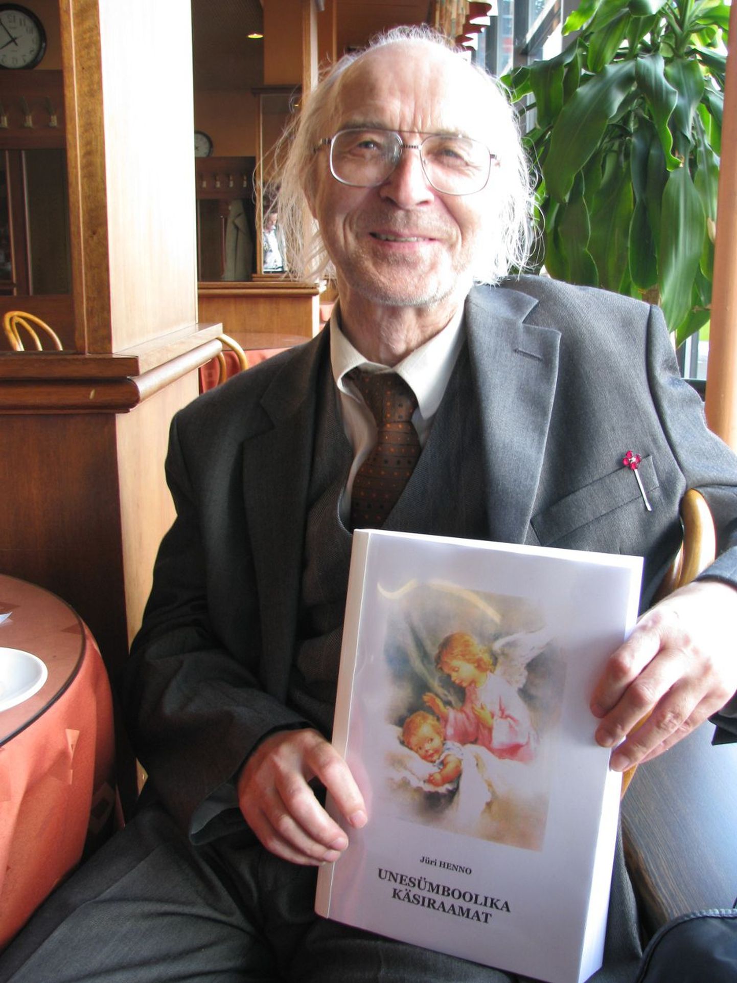Sümboolika teemat, sealhulgas unenägusid, on Jüri Henno uurinud 32 aastat, tema  “Unesümboolika käsiraamat” sisaldab  7600 märksõna ja 25 000 lahendit.