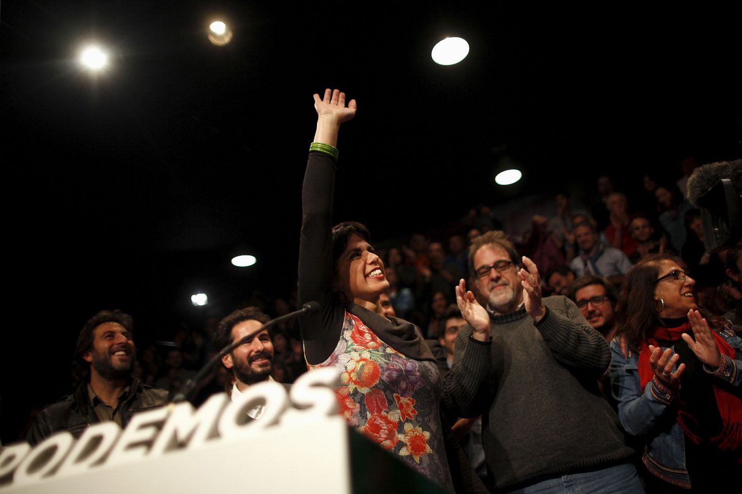 Podemose Andaluusia piirkonna juht Teresa Rodriguez (ees keskel) on valimistulemustega rahul.