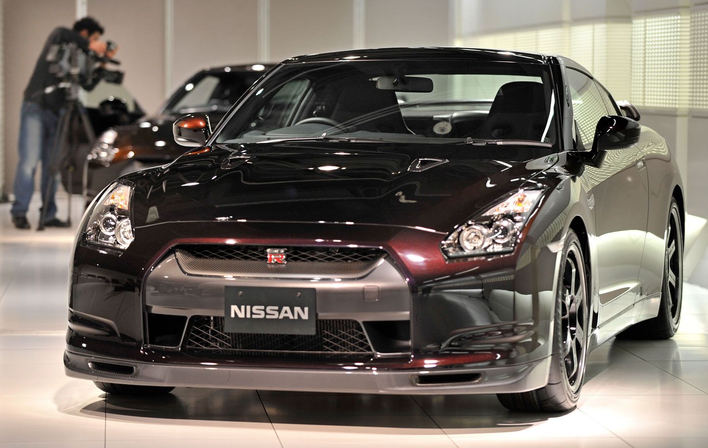 Праворульный автомобиль Nissan GT-R. Иллюстративное фото.