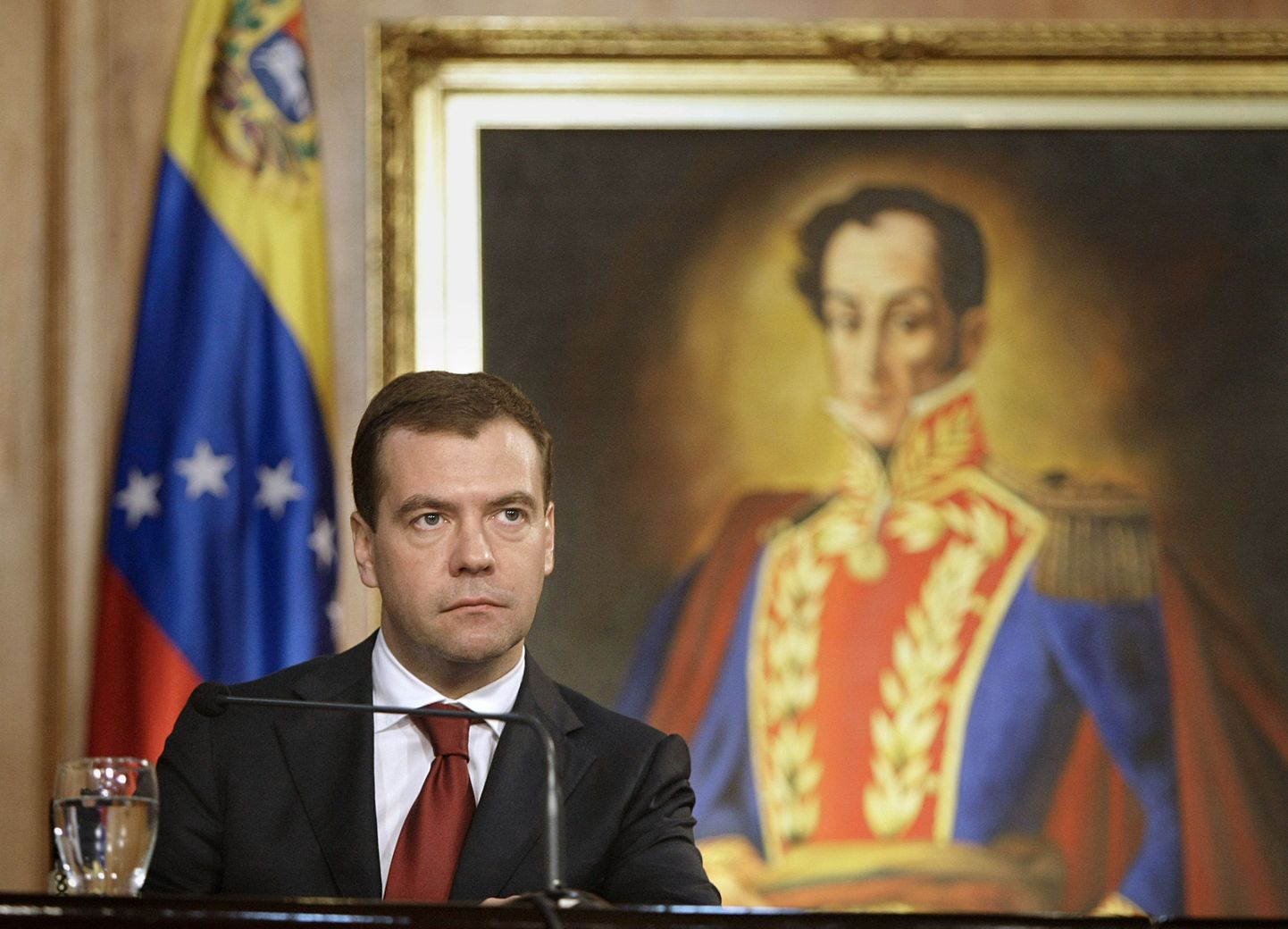 Venemaa president Dmitri Medvedev külastamas Miraflorese paleed Caracases.
