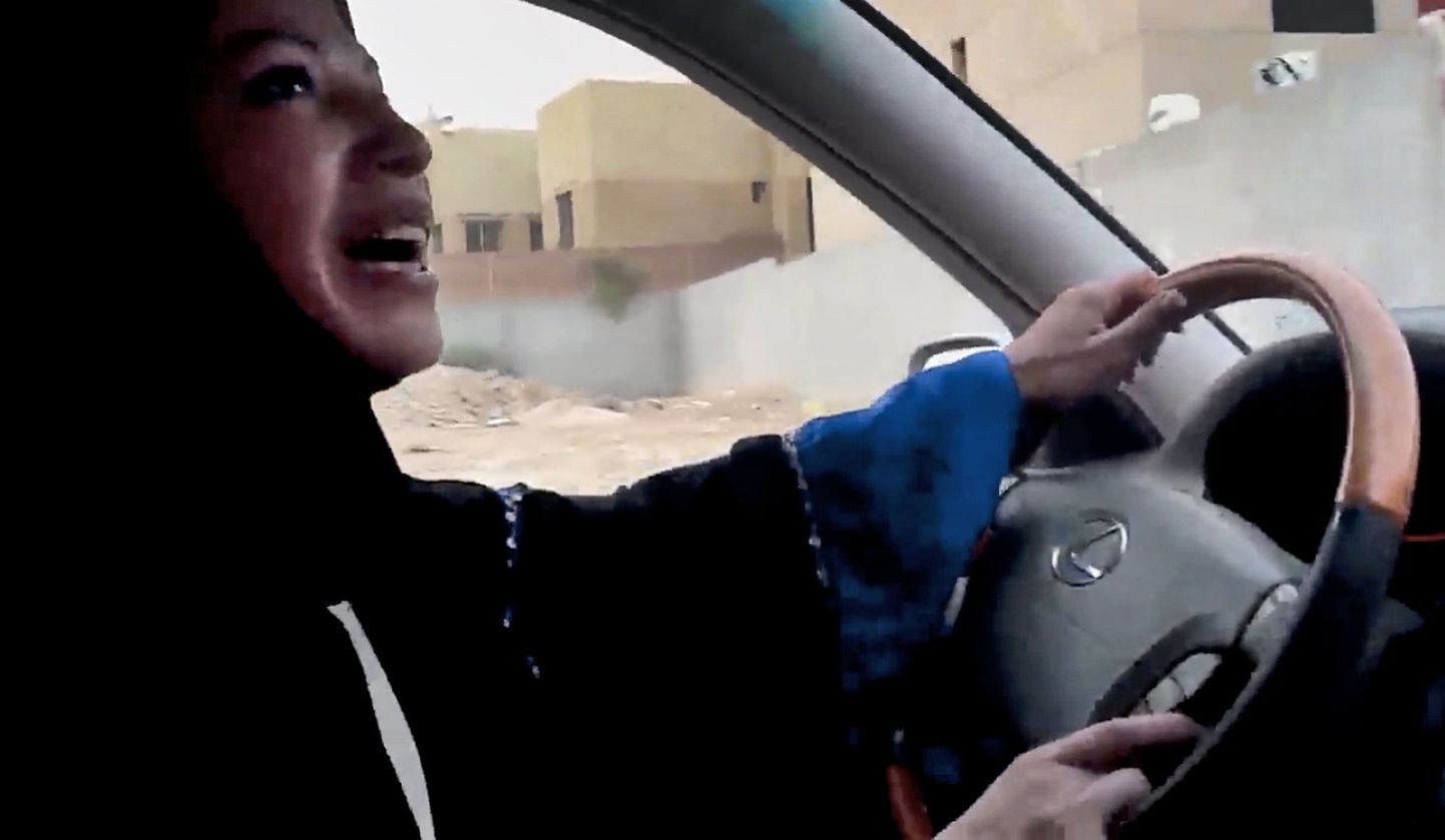 Saudi Araabia mehele määrati trahv, kuna ta naine sõitis autoga
