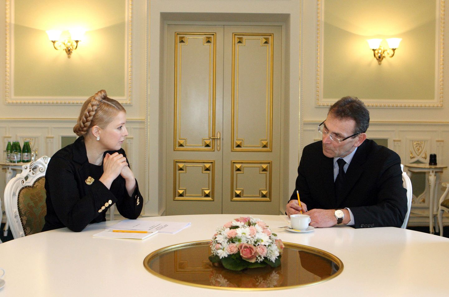Ukraina peaminister Julia Tõmošenko ja euroliidu energiavolinik Andris Piebalgs.