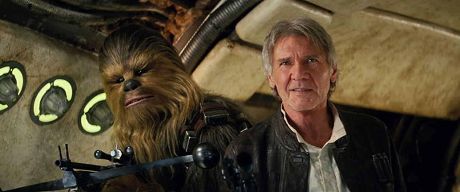 Kaader filmist «Star Wars. The Force Awakens». Pildil Chewbacca ja Harrison Ford Han Solo rollis