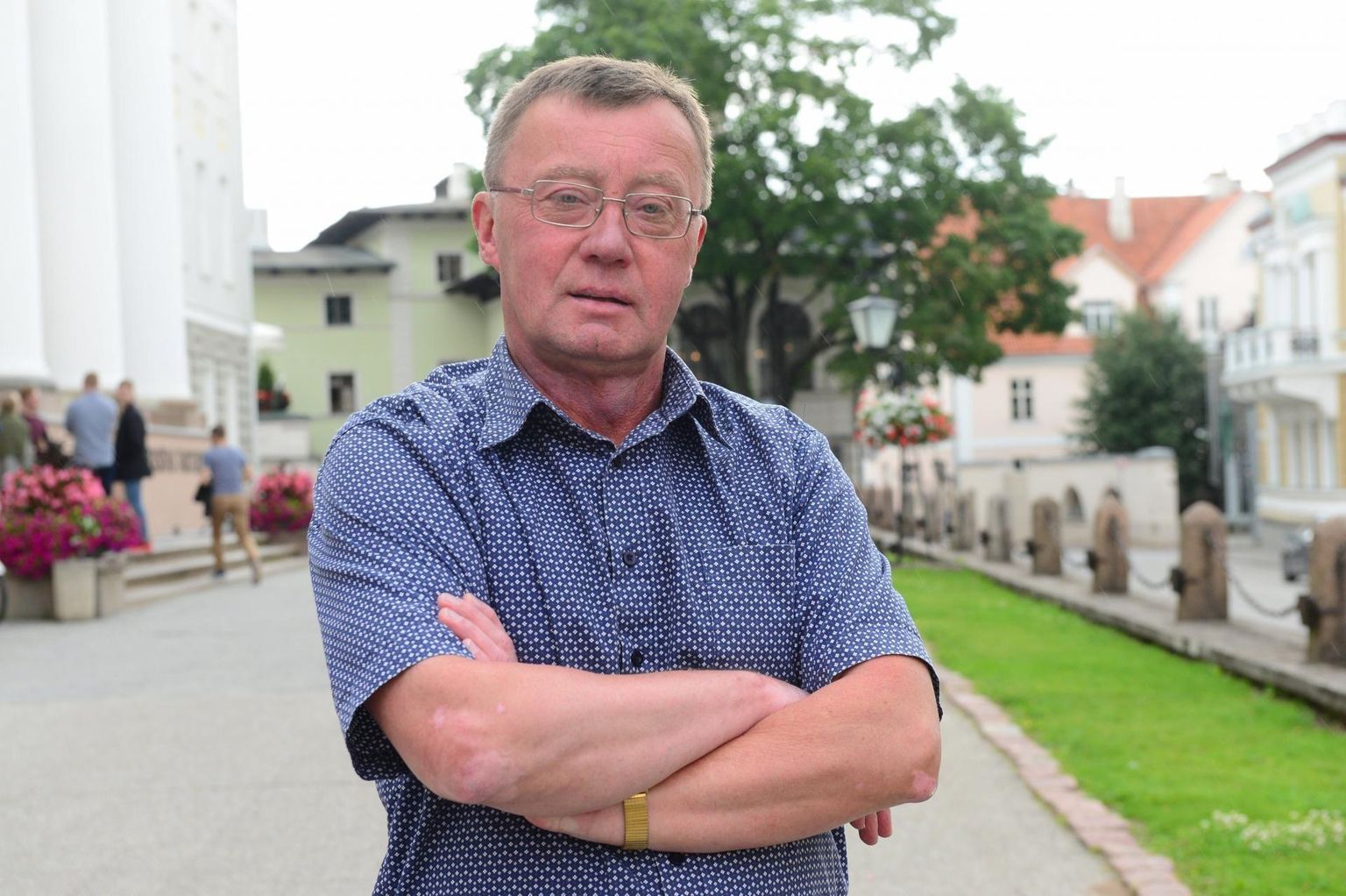 Vambola Paavo arvates tuleks riigil kokku hoida eelkõige ametnike armeed kärpides.