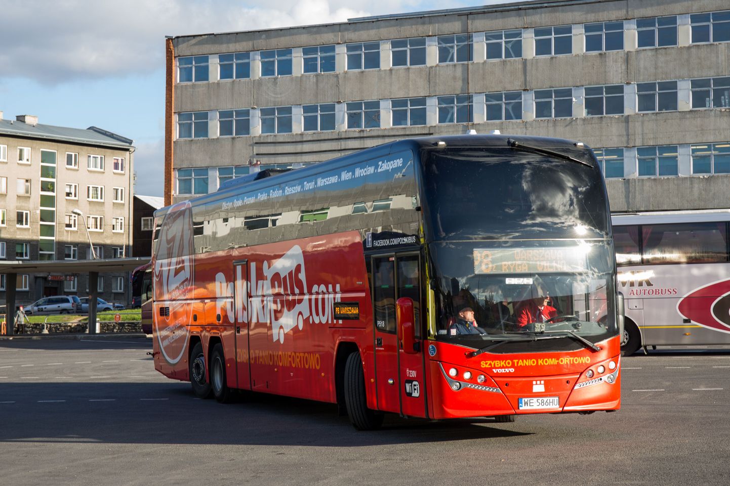 Автобус Superbus в Таллинне.