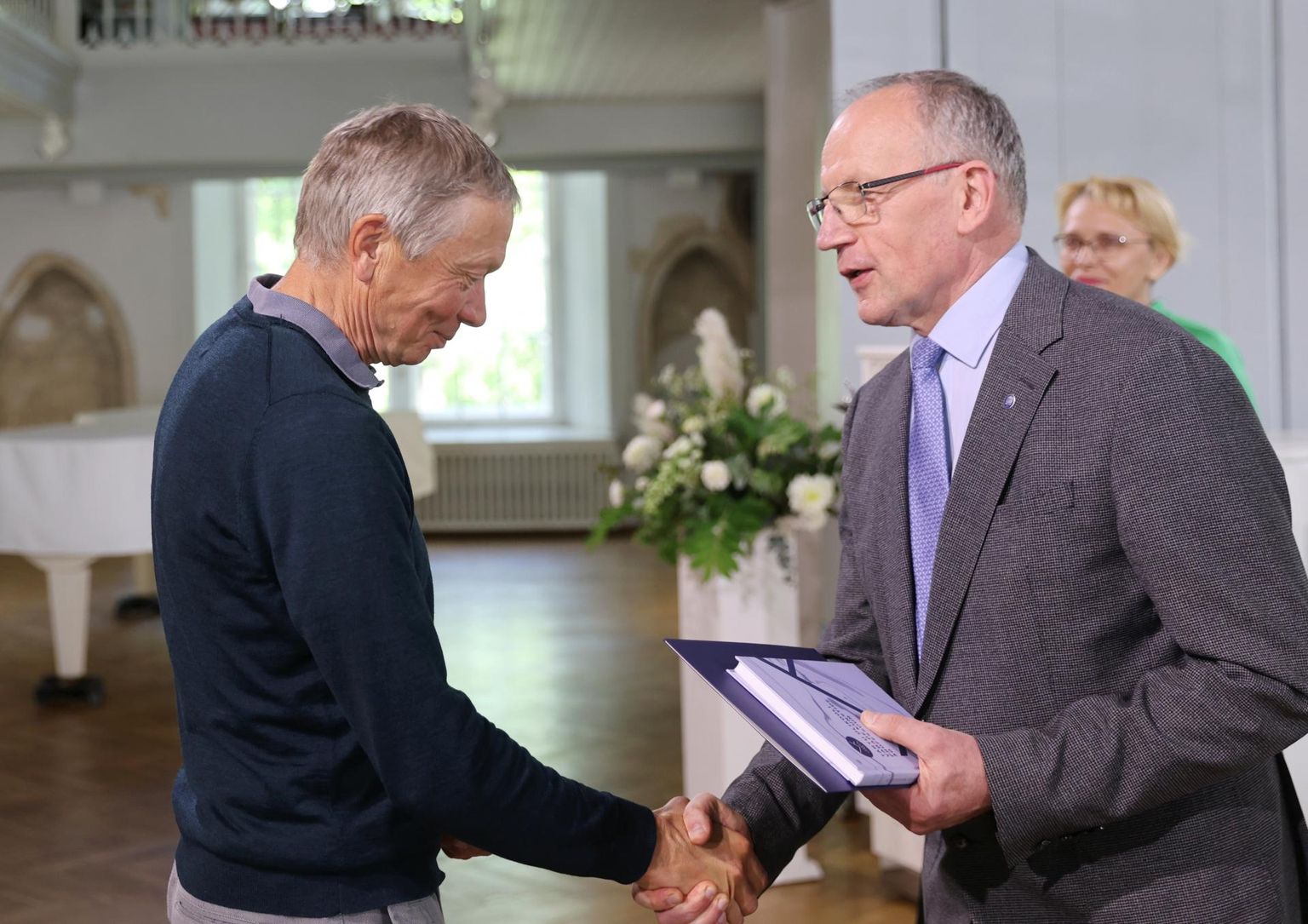 Vabade kunstide professuuri juubeliüritust käisid külastamas mitmed kultuuritegelased, nende seas ka luuletaja Tőnu Őnnepalu (vasakul).