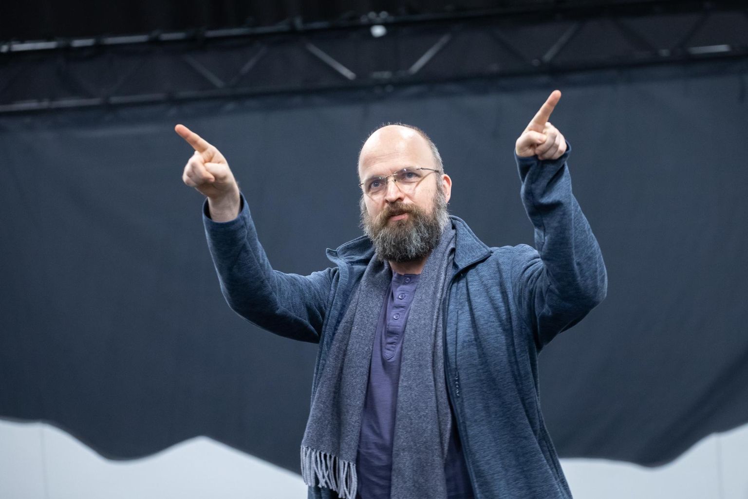 Teater on näitlejatele ja publikule vajalik osa elust, arvab Peeter Raudsepp. Loominguline juht loodab, et uueks hooajaks tehtud plaanid õnnestub ellu viia.