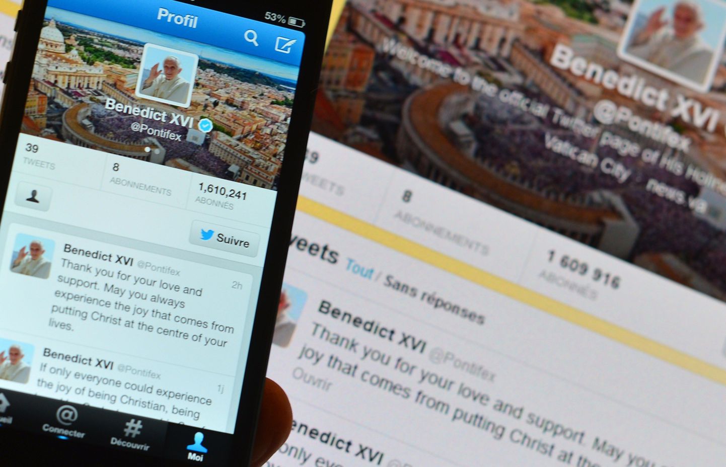 Twitteris olnud konto, mis väidetavalt kuulus Argentina kardinalile Jorge Mario Bergogliole, nüüdsele paavst Franciscusele, suleti eile. Pildil eelmsie paavsti Benedictus XVI Twitteris sõnumid
