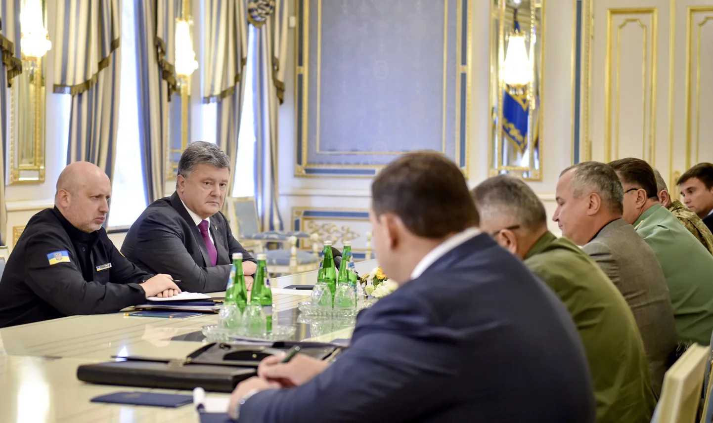 Ukraina presidendi Petro Porošenko täna nõupidamisel Kiievis.