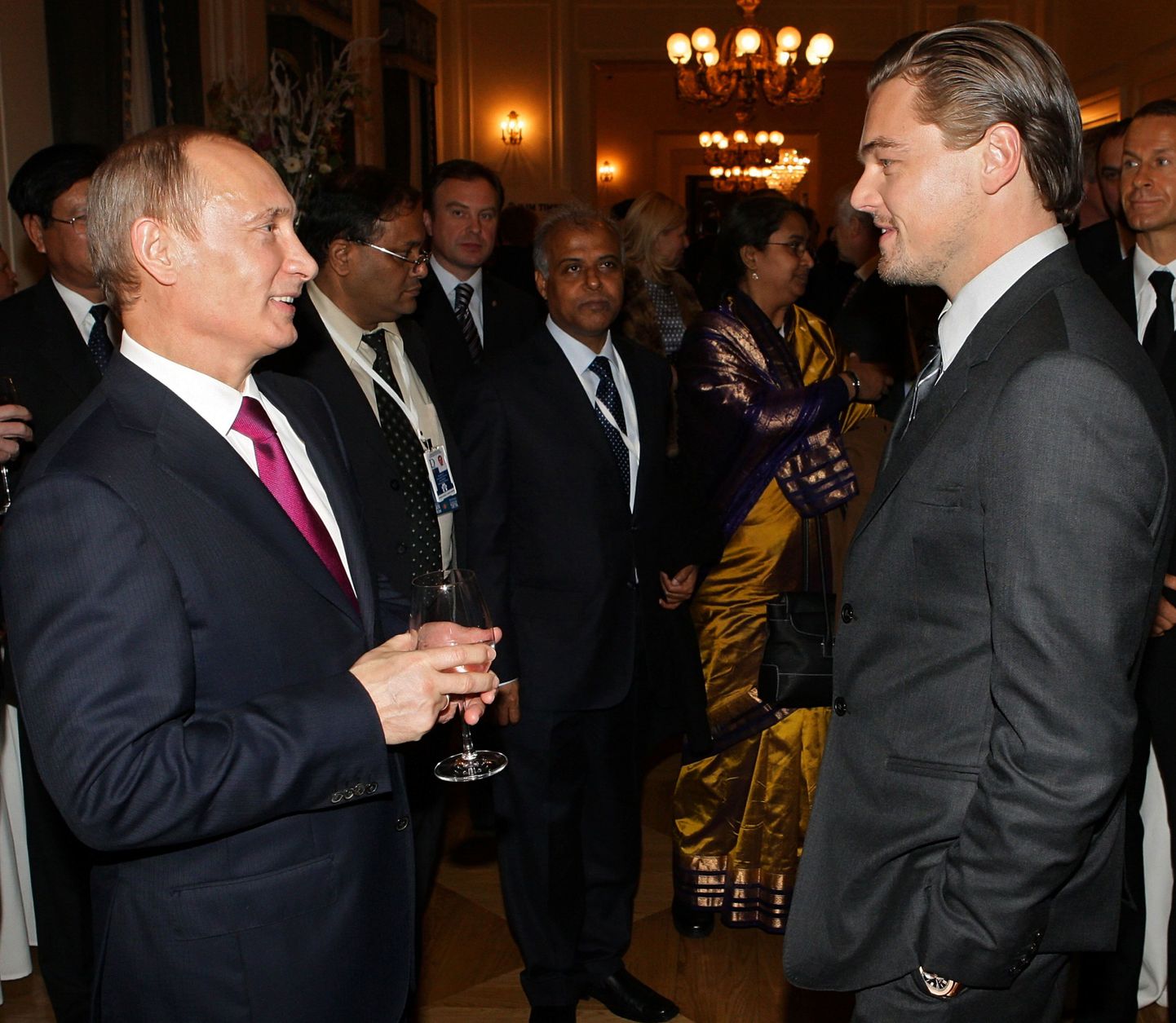 Vladimir Putin (vasakul) ja Leonardo DiCaprio Peterburis jutuhoos.