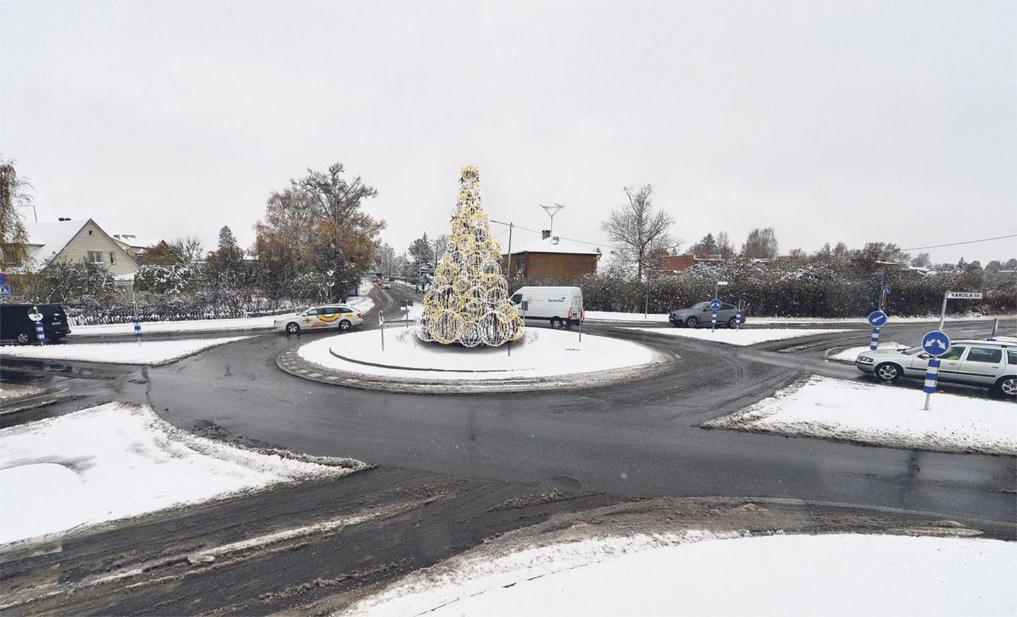 Kas Tartu linnavalitsus tellib Aardla-Soinaste-Raudtee tänava ringristmikule sel fotomontaažil oleva valguspallidest kuuse või teistmoodi jõulukaunistuse, selgub konkursi käigus.